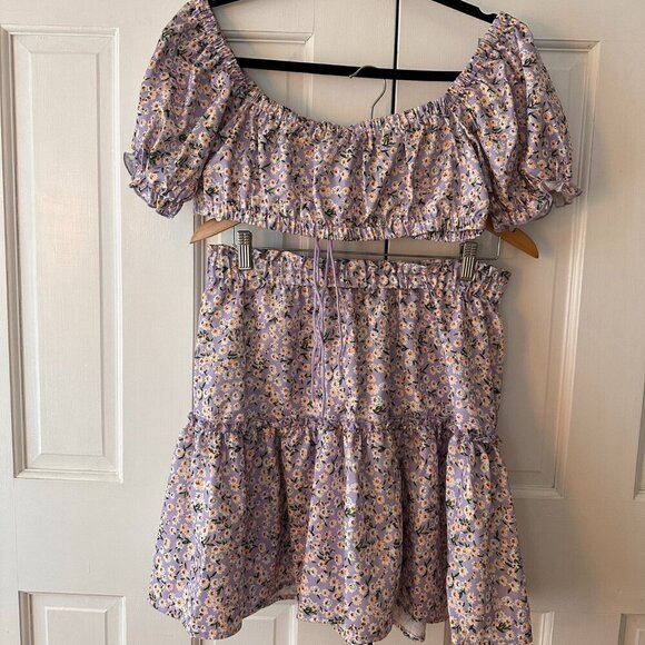 Floral Print Lavender  Tie Front Top and Skirt Set - Size Large - Picture 4 of 4